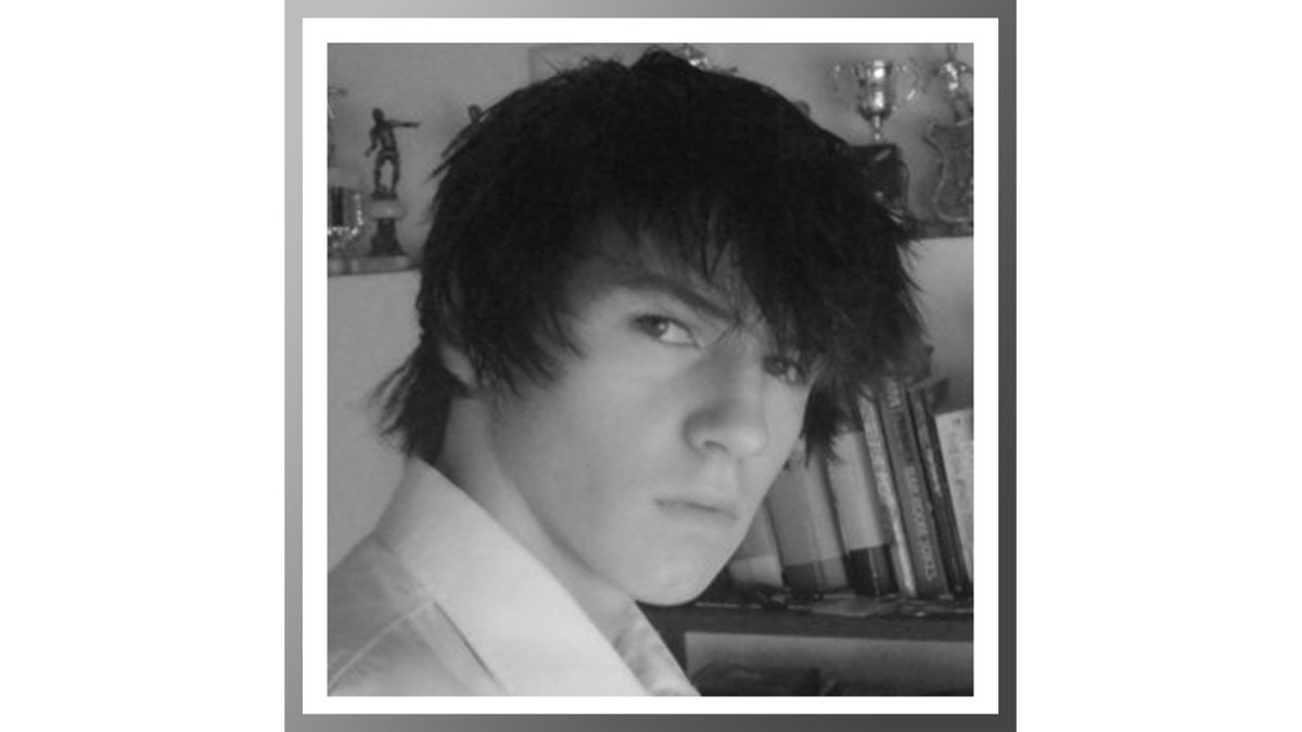 kinsellatrust's tweet photo. On this day in 2008, Ben Kinsella left his home for an evening with friends. He was stabbed in the early hours of the following morning, and never came home. We will love and miss him forever 💜💛

#StopKnifeCrime https://t.co/JDpYImrU51