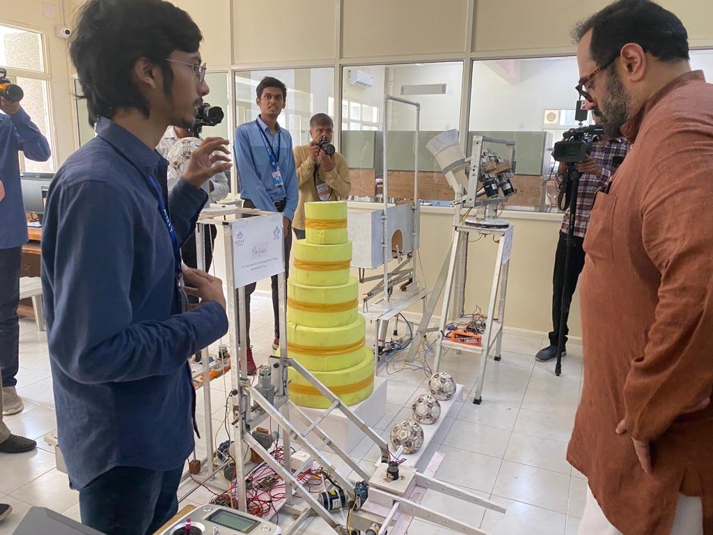 DDNewsGujarati's tweet image. 🔶કેન્દ્રીય રાજ્યમંત્રી @Rajeev_GoI એ CVM યુનિવર્સિટી, આણંદ ખાતે AICTE આઈડિયા લેબનું ઉદ્ઘાટન કર્યું અને 3D પ્રિન્ટિંગ અને રોબોટિક્સ સહિતની અદ્યતન તકનીકોનું નિરીક્ષણ કર્યું

#RCinGujarat #Youth4NewIndia 
@kuberdindor @AICTE_INDIA @EduMinOfGujarat @GoI_MeitY