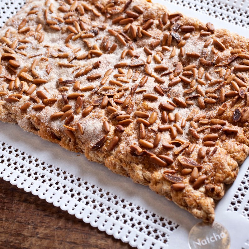 Aquesta nit és la #revetlla de #SantPere! Pots recollir la teva coca preferida a #PastisseriaNatcha. També en tenim de llardons. 🎇🎉 #NatchaBcn #LesCorts #Barcelona