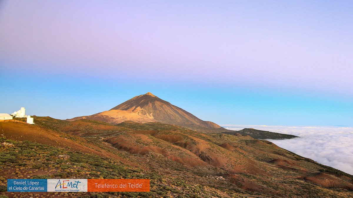 #Buenosdías España. Así amanece hoy en el Parque Nacional del #Teide @pnteide. Imagen cortesía del proyecto #TeideLab de @AEMET_Izana @VolcanoTeide @cielodecanarias