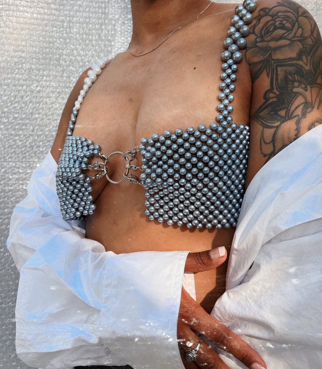 ziskadora's tweet image. Spontaneously made a #pearltop the other week 👀 kinda like how it turned out #handmade #madebyme #fashion