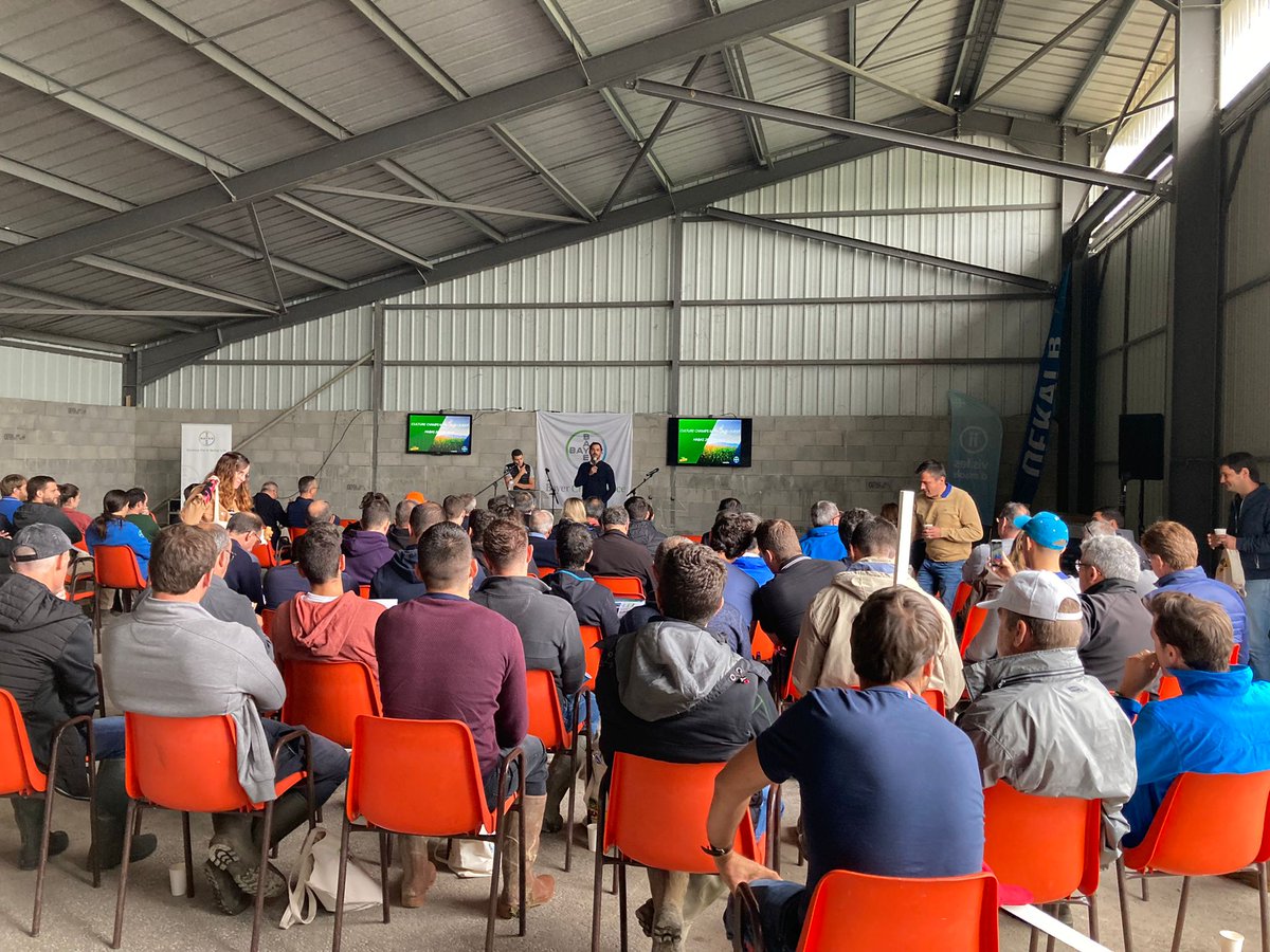 DEKALB_FR's tweet photo. [#SurLeTerrain]
🏉Essai transformé pour cette nouvelle journée #CultureChamps à Habas dans le Sud-Ouest!
🌽Densité et modulation de semis, écartement des rangs, etc... De nombreux échanges au programme avec @FieldViewFrance @DesherbageBayer et la #TeamDEKALB 💙💛 https://t.co/TRjN0sMv2a