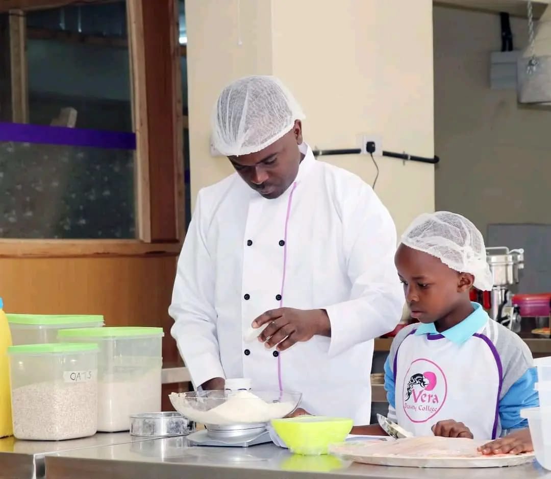 vera_college's tweet photo. Elevate your baking and decorating skills @verabeautycollege School of Hospitality😍
Enroll Today, and up your baking skills🤫
#verabeautyandfashioncollege #bakingtechnology https://t.co/Faezbw2xIb