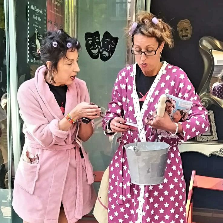 EscuelaJamming's tweet photo. Esto sólo lo pueden hacer dos grandings 😆🤩

Así salieron a la calle el pasado dominguing, regidora y maquilladora de CANAL 🅹🅰🅜🅜🆂❗
 🤣👏🏻👏🏻👏🏻

📍@teseoteatro https://t.co/zHvRLGpKMk