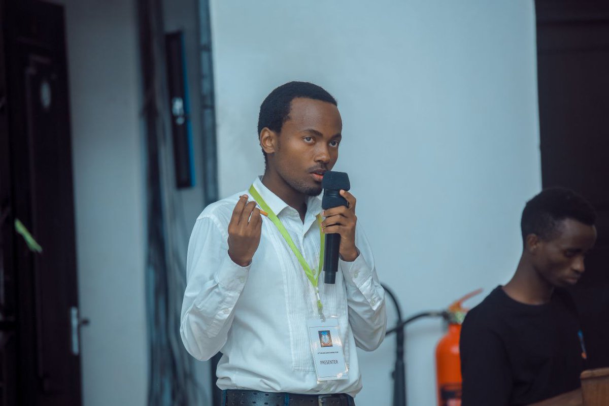 SomMuhasso's tweet image. Presenters from different universities participated in this academic event, here is a capture of some presenters making things clear on stage.
16th #WINANDLEARN @WINANDLEARN1