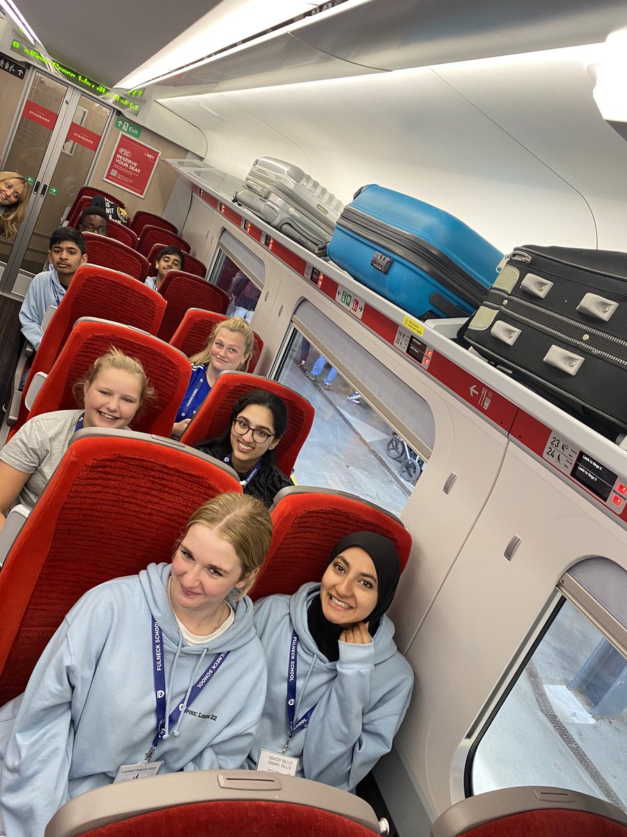 AspireFul22's tweet photo. @FulneckSchool we’re ready to go! #aspire22 #London #fulneckschool https://t.co/5CIaLMhQjM