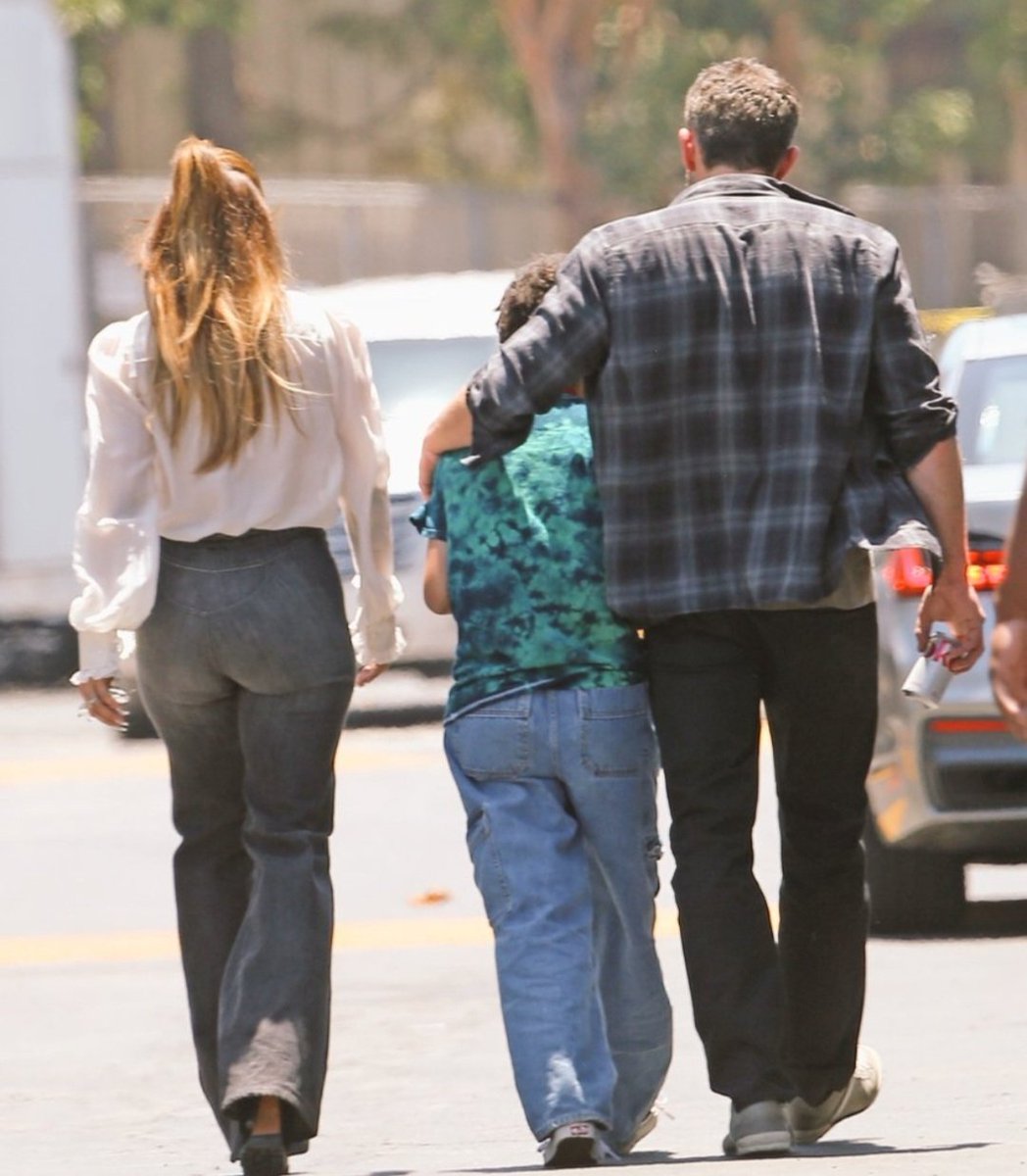 z_jlover4ever's tweet photo. How adorable is this 🥰🥰🥰
@JLo @BenAffleck https://t.co/os5zheNhEQ