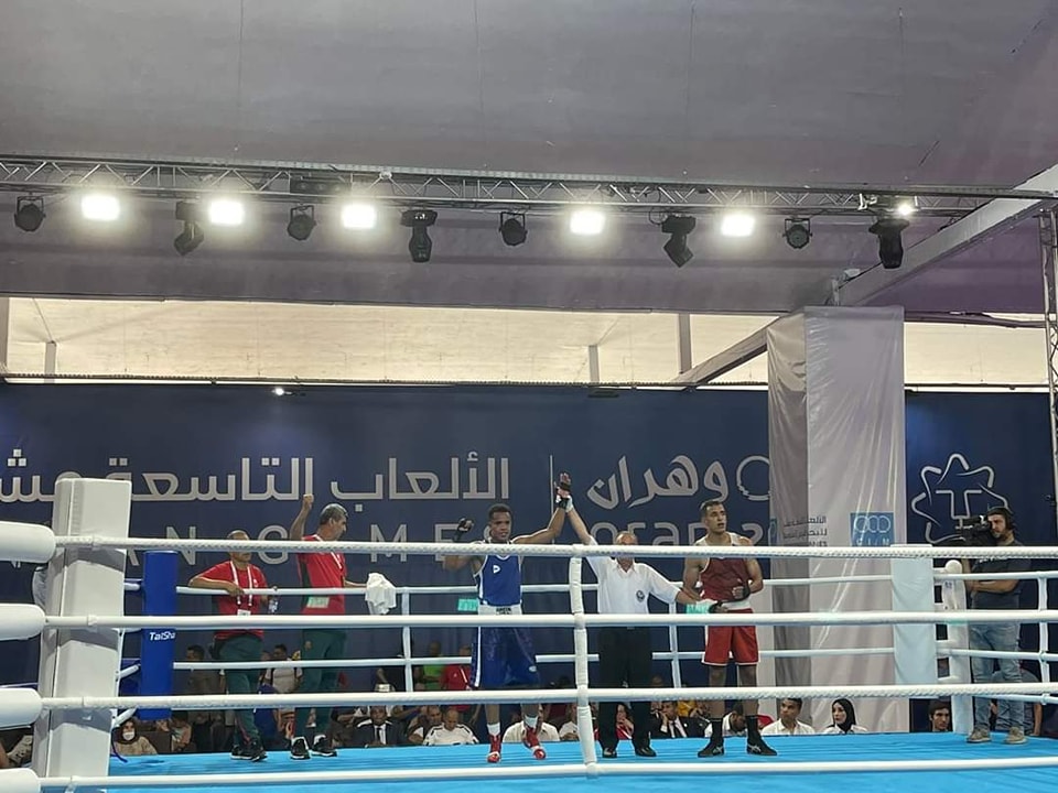 RoyaleBoxe's tweet photo. Le boxeur AMROUG Zine Elabidine (-75kg) se qualifie au quart de finale, après avoir battu TOUATI Mohamed (TUN), dans le cadre des Jeux Méditerranéens Oran 2022 🥊🇲🇦
الجامعة الملكية المغربية للملاكمة - Fédération Royale Marocaine de Boxe 
#Boxe #iba #TeamMorocco #CNOM https://t.co/lrssgBrWTH