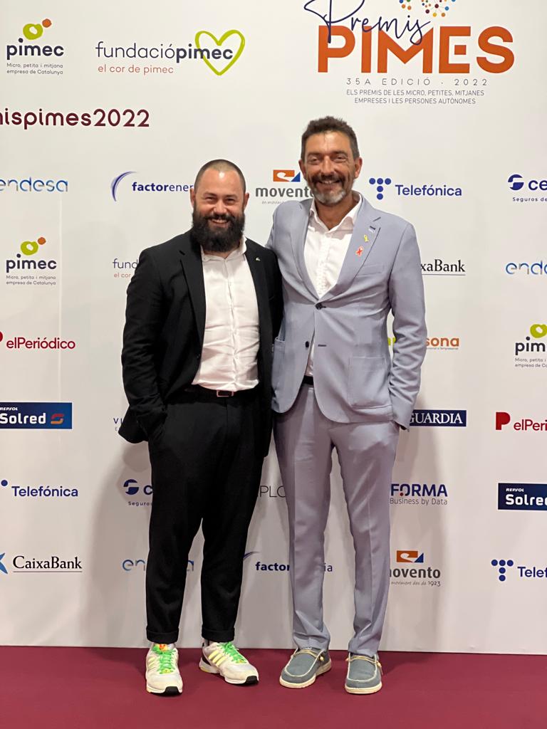 Ahir al vespre, <a href="/SergiMacia/">Sergi Macià 🎗</a> , Director General del Grup <a href="/mutuacat/">Mutuacat Assegurances</a>  i <a href="/encarlespons/">Carles Pons</a>  en representació de <a href="/Somprevencio_sl/">Somprevenció</a> , van assistir als Premis Pimes de @PIMEC  celebrats al Camp Nou.

Felicitats als guardonats!