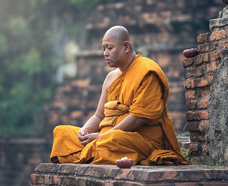 "Miles de velas se pueden encender con una sola vela. La felicidad nunca cesa al ser compartida".
Proverbio budista
#Fuedicho