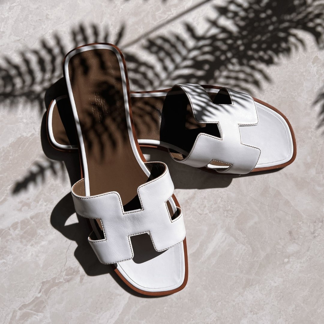 rebelle_com's tweet photo. Complete your summer look with our @hermes sandals 🤍

Whether every day or beach day, the classic Hermès sandals complete any outfit... #hermés #summerlook #sandals https://t.co/q68R3ewi4k