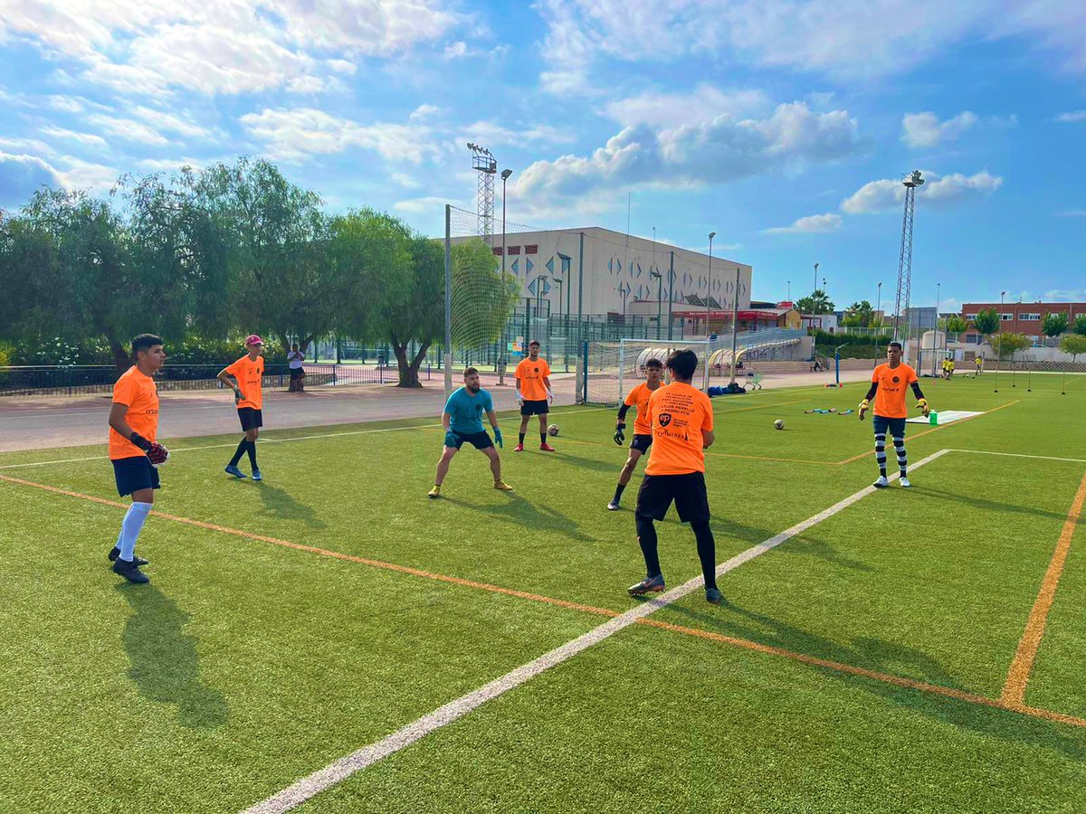 EscuelaCPerello's tweet photo. ☀️ Finalizamos el 1º día de #CampusDeTecnificación para #Jugadores ⚽️ y #Porteros 🥅@Carlos1Perello y #PedroFco. Gran día de diversión y aprendizaje en #MolinaDeSegura. Mañana más y mejor 💪🏻😃 https://t.co/cGMTy7Bv6V