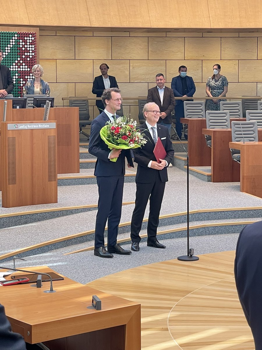 Herzlichen Glückwunsch !🎉 <a href="/HendrikWuest/">Hendrik Wüst</a> ist Ministerpräsident von Nordrhein-Westfalen.
#ltnrw