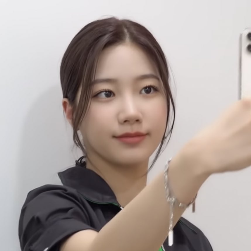 KAZUHA in MUSIC SHOW BEHIND