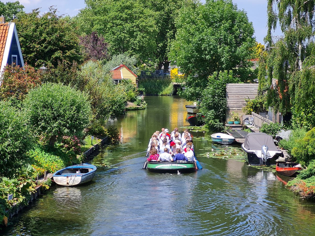 Eerst een demonstratie van De Overhaal in Bovenkarspel, om daarna door te varen door fotogeniek Enkhuizen #vngcongres2022 #RecreatieschWF #oudstedebroec #oudenkhuizen