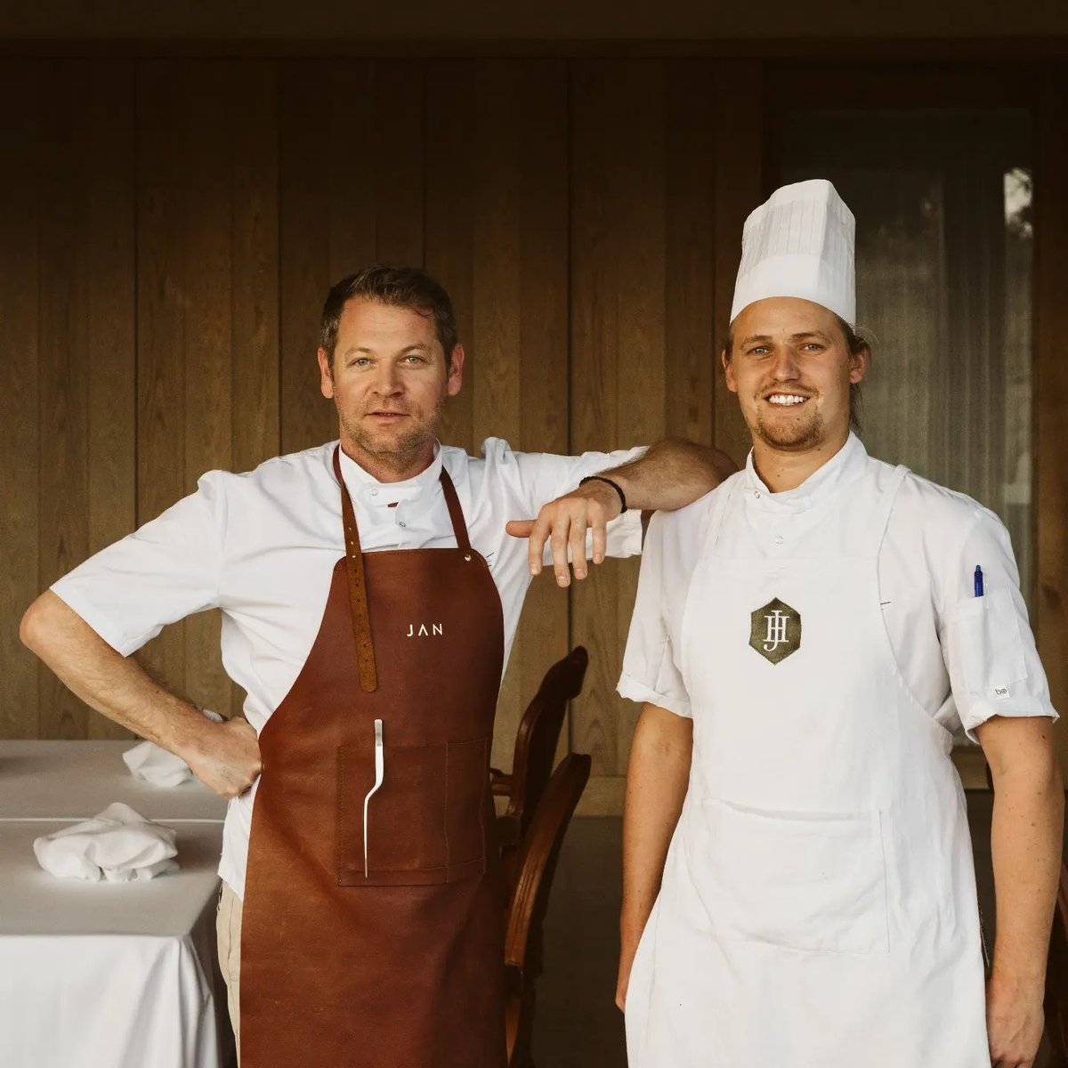 Tswalu's tweet photo. Bringing the vision of @JanHendrikvdWes to life at Restaurant Klein JAN is head chef, Etienne Wessels. Read our Q&A with him: https://t.co/0yvInnvu3E
#RestaurantKleinJAN โ #kleinjan โ #travel #finedining #privatedining #chefslife https://t.co/jFPNsFihOT