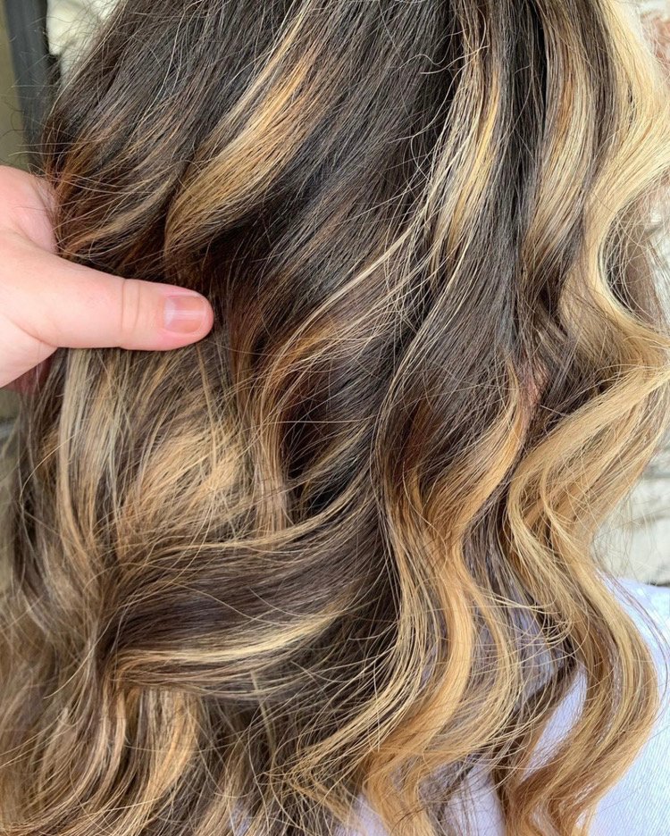 PinUpCurlsSalon's tweet photo. Can’t seem to keep frizz, static flyaways, and damage at bay? This simple, yet effective hair hacking tool may be the missing piece to your at home hair care regimen! 

Try a A MICROFIBER TOWEL 

Your regular cotton towel is rough in texture and causes friction that frazzles up https://t.co/ty0N6ORUf9