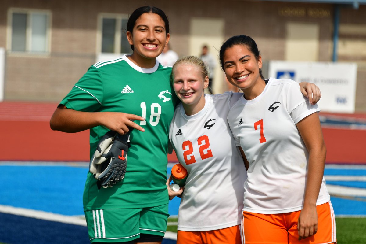 All smiles ahead of the 2022/2023 season in 5 WEEKS TIME 🧡⚽️🧡.