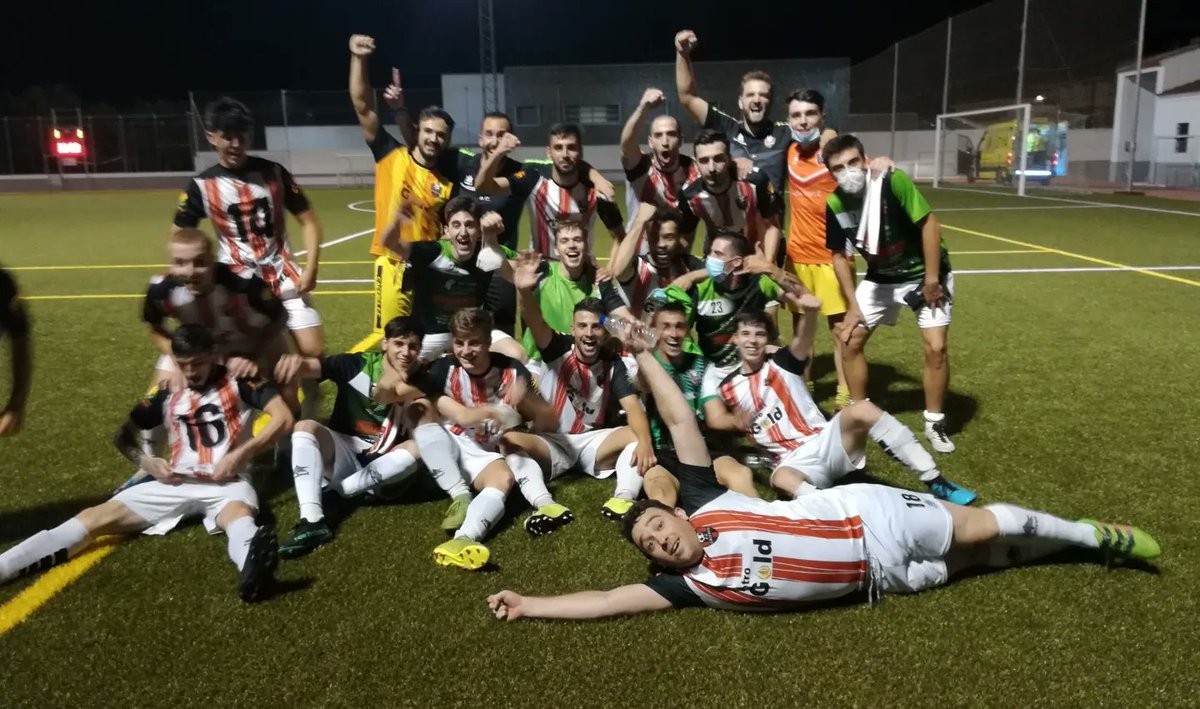 SamuborrellaM21's tweet photo. Después de 4 años toca despedirse. Habiendo pasado por momentos duros pero también por tantos momentos buenos. A todos con los que he coincidido, gracias porque sois la hostia, espero nos volvamos a juntar porque el fútbol nos debe una.
1, 2, 3... Cáceres! ❤️🤍 https://t.co/iUyp3stJsQ