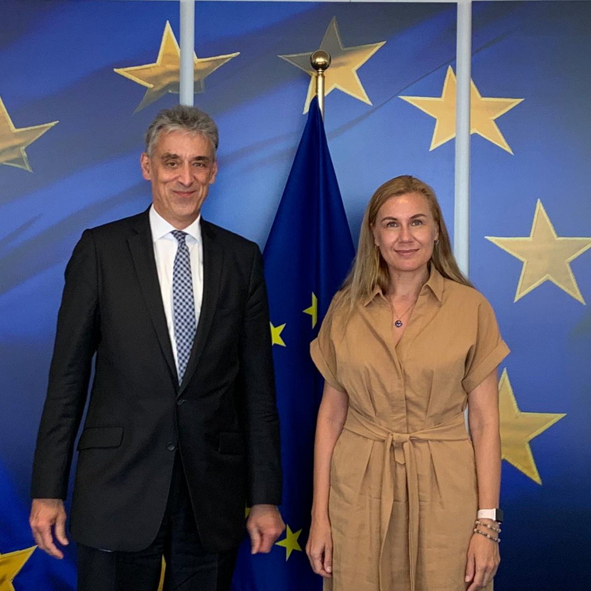 Kadri Simson (@kadrisimson) on Twitter photo Interesting meeting with Dr. Frank Appel, CEO of <a href="/DeutschePostDHL/">Deutsche Post und DHL News</a> on how to stimulate sustainable aviation fuels in the #EU.
Also a great opportunity to discuss their recently published White Paper “Logistics of the Energy Revolution”.
Thankful for the good exchange of views! Interesting meeting with Dr. Frank Appel, CEO of <a href="/DeutschePostDHL/">Deutsche Post und DHL News</a> on how to stimulate sustainable aviation fuels in the #EU.
Also a great opportunity to discuss their recently published White Paper “Logistics of the Energy Revolution”.
Thankful for the good exchange of views!