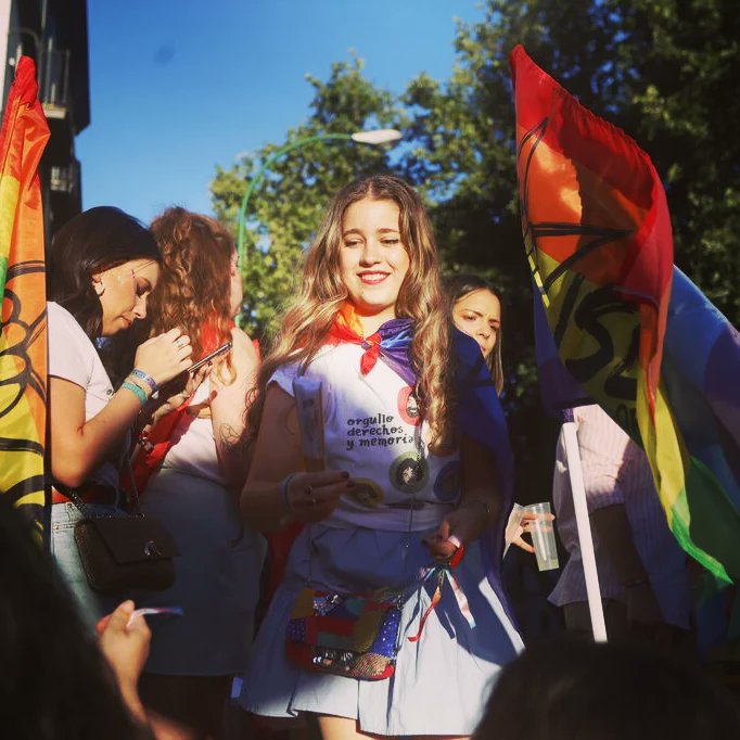 pilar_aCampos's tweet photo. Con Orgullo defendemos el derecho a amar librementente y la diversidad. 

Feliz y Reivindicativo Día del Orgullo LGBTBI. 

❤🧡💛💚💙💜 https://t.co/4vHV6oeill