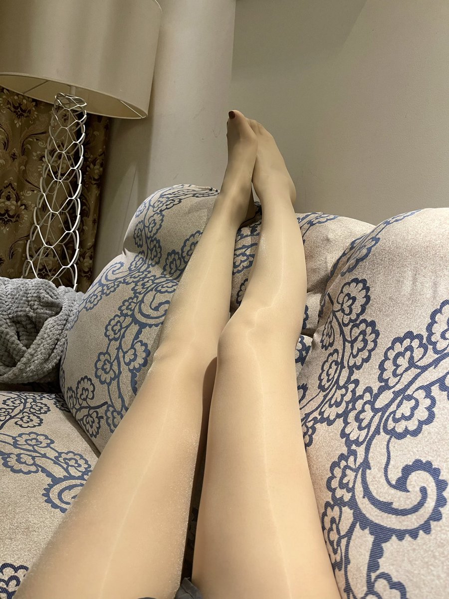 有喜欢油亮的吗？
@FEIENSILKY 

#絲襪美腿 #丝袜控 #丝袜美脚 
#绯隐FEIEN #絲襪腿控 #絲襪誘惑 #绯凡柔美隐享丝滑 #腿控 #腿玩年 https://t.co/tVczJY3Oiy