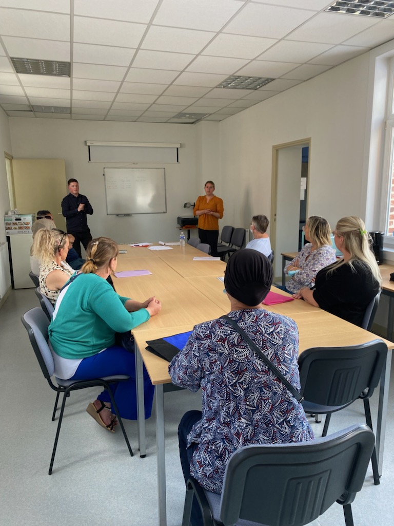 #Tousmobilises pour le recrutement d'auxiliaire de vie en contrat PEC financé par <a href="/departement59/">Département du Nord</a> pour le CCAS d'Aniche.
✅8 candidats présents
✅satisfaction
✅1 à 2 candidats recrutés 
#emplois #recrutements #PoleEmploi 
<a href="/VerletLaetitia/">Laetitia VERLET</a> <a href="/DuboisFranck12/">Dubois Franck</a> <a href="/CarolinePluss/">Caroline Pluss</a>