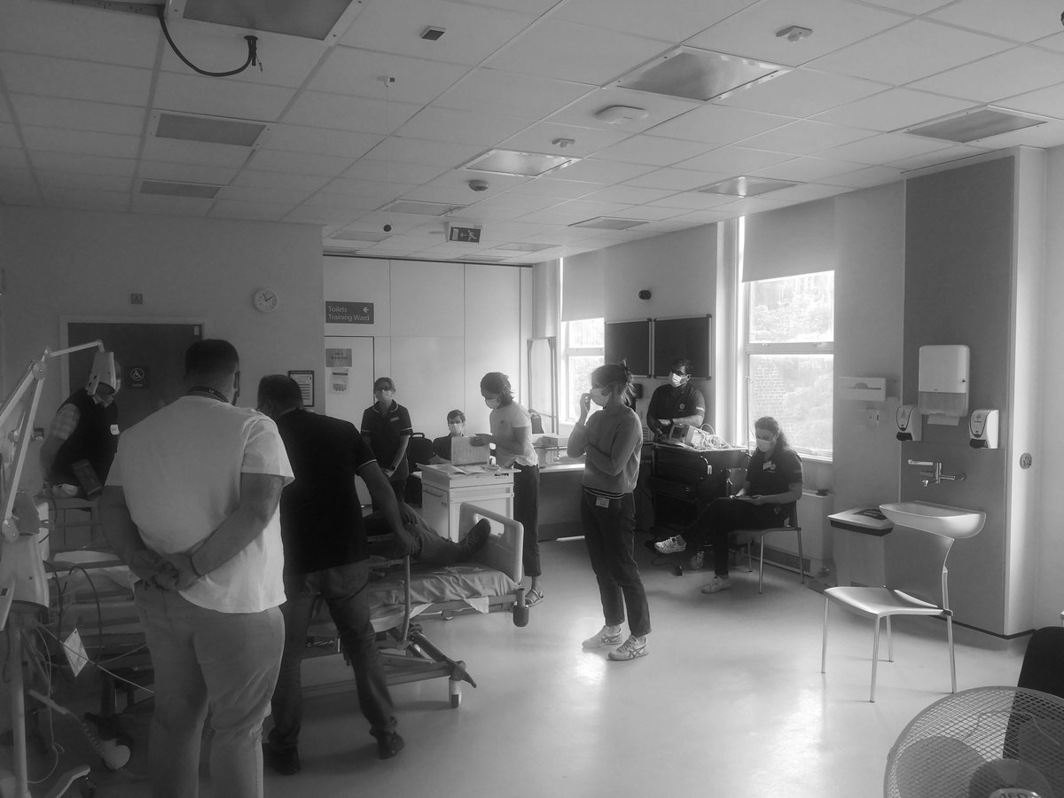 MedEdLeeds's tweet photo. A different approach in one of the adult theme scenario's using Simon an actor to simulate a challenging adjatated patient within ED  #humanfactors #closedloopcommunication #resilience  - supported by A class faculty @ch5247 @draroramohit &amp; John Long @MedEdLeeds https://t.co/MWZ8ZYSQD5