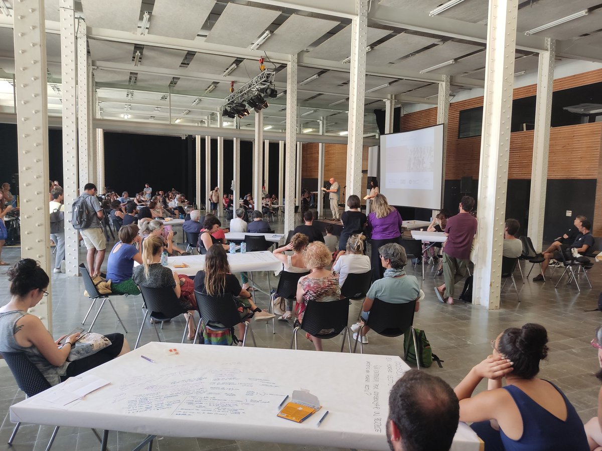 ExperimentemART's tweet photo. Interessantíssima jornada compartint coneixements plegades
@PladebarrisBCN #CaixadEines
@fabraicoats_fic
#cultutaieducacio #artieducacio #processoscolaboratius
#Experimentemamblart
57 centres educatius
54 equipaments, entitats, creadores
5.500 alumnes
18 barris
360 docents https://t.co/HYrX4gNHsw