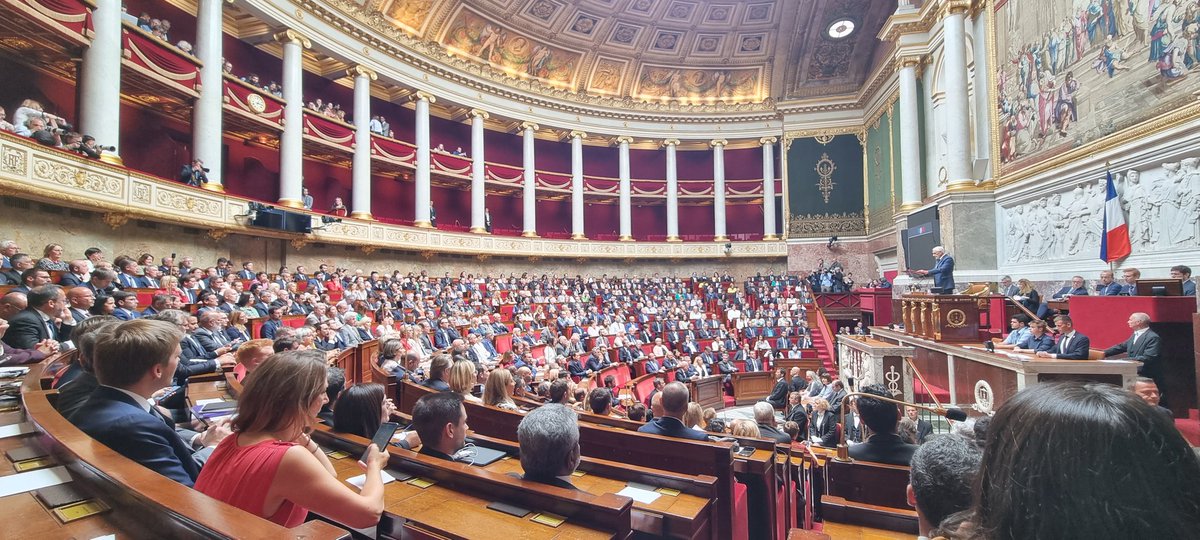Dans l'hémicycle, pour la 1ère séance de cette nouvelle législature pour l'élection de la présidence et du bureau de l'<a href="/AssembleeNat/">Assemblée nationale</a>. 
<a href="/HorizonsLeParti/">Horizons</a> #AssembleeNationale
