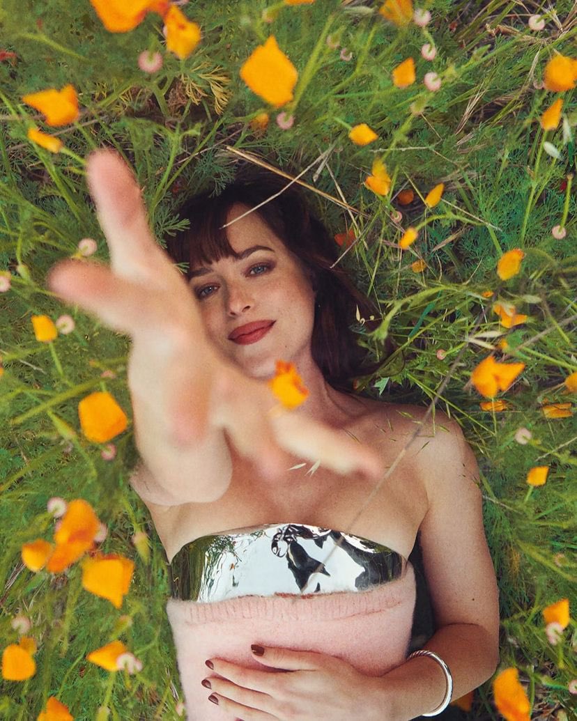 art8amby's tweet photo. #editorial with #DakotaJohnson by #RyanMcGinley in #VanityFair #July2022/#August2022, styling by #YashuaSimmons. Hair and makeup by #MarkTownsend and #LisaStorey #art8amby #art8ambygram #art8ambyeditorial https://t.co/gNBhEK1Z4M