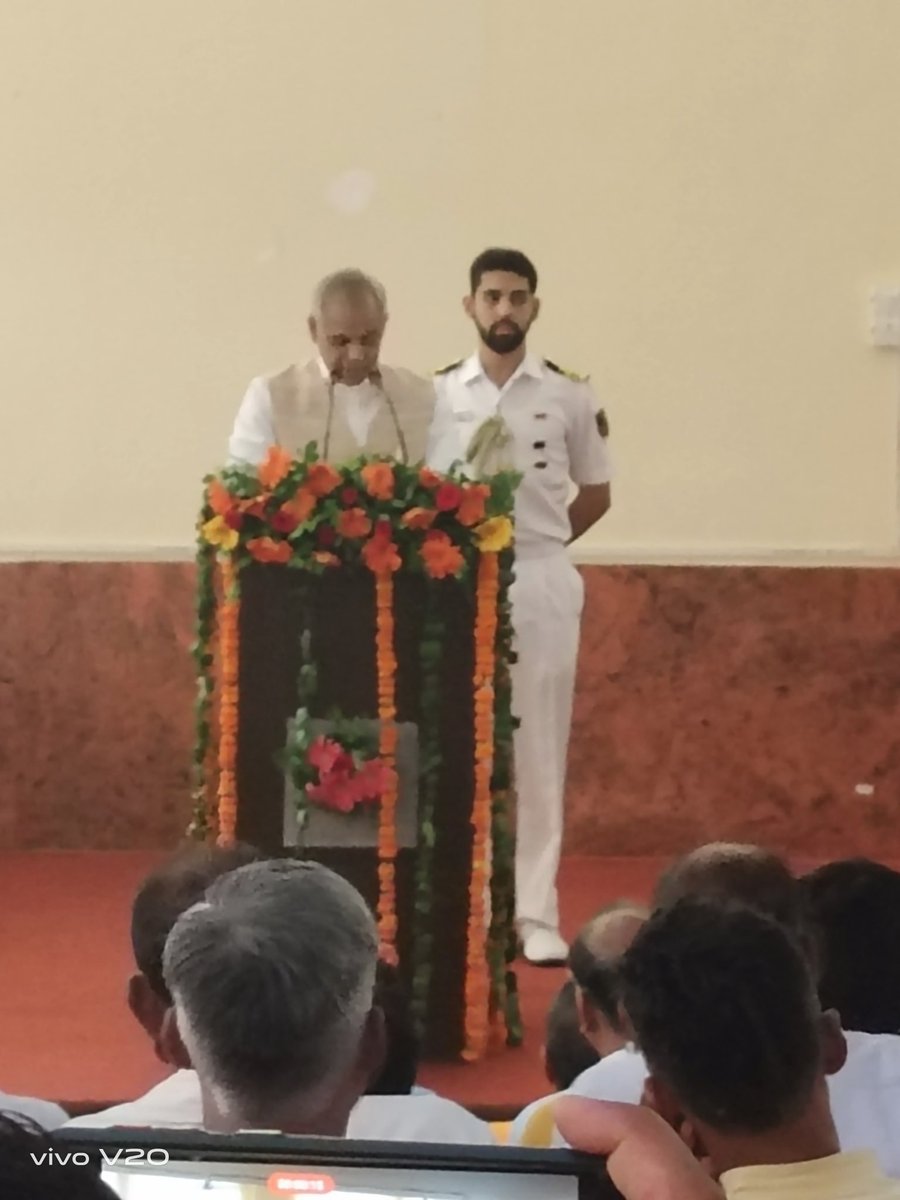 Krishna_Dev_Rai's tweet photo. आज हमारे सरदार वल्लभभाई पटेल कृषि एवं प्रौद्योगिकी विश्वविद्यालय मेरठ में आयोजित कृषि सेमिनार में गुजरात के राज्यपाल श्री @ADevvrat @GovernorofGuj जी और केंद्रीय मंत्री श्री @drsanjeevbalyan जी 
 "प्राकृतिक खेती से कृषि समृद्धि" विषय पर अपनी अपनी बातों को हम सबके बीच रखा। https://t.co/AHSO1xDoiF