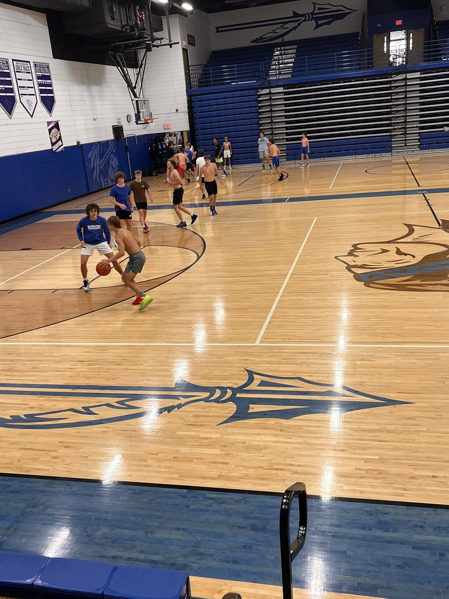 bt_warriors's tweet photo. Full Gym! #compete #justhoop 🏀 https://t.co/dSf9lA20wU