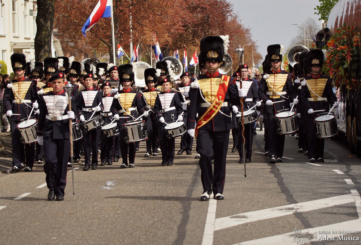 Aankomende zaterdag 2 juli zijn de Jeugdband en de Drum- en Showband te gast in Leiden. Samen met <a href="/KunstenGenoegen/">K&G Leiden</a>, <a href="/DVSkatwijk/">DVS Katwijk</a> en de Flora Band  wordt het een avondvullend evenement! 🎺

📍: Oegstgeesterweg 2 in Leiden 
🕖: 19.00 uur 
🎟: Vanaf €10,- (via de website van K&amp;G)
