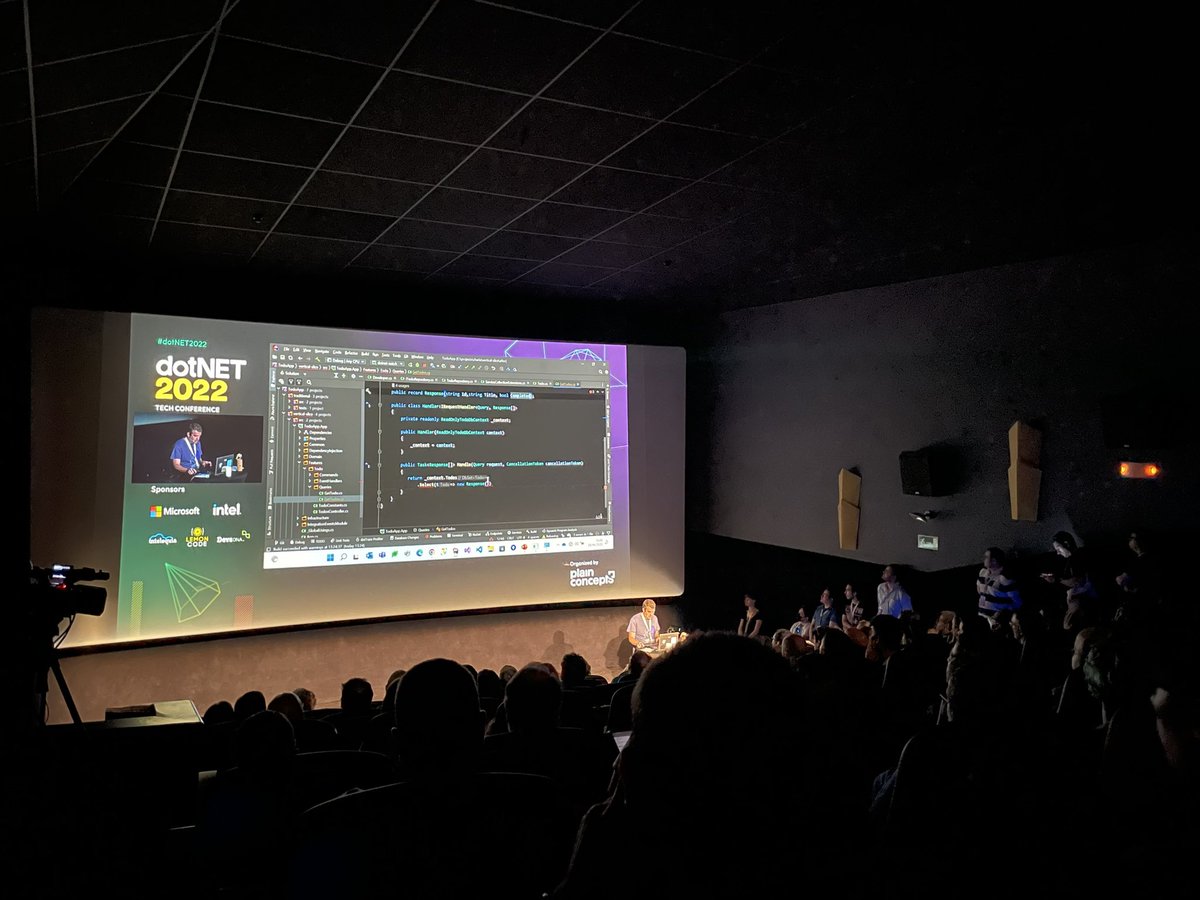 piraces_'s tweet image. Grande @AndoniSantamari hablando sobre “Vertical Slice Architecture” en #dotNET2022 @dotNetConfSpain 👏👏