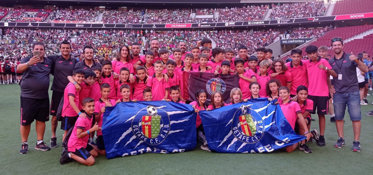 LaBaseGTF's tweet photo. Durante esta semana nuestros equipos sub10, sub11, sub12 y sub14 competirán en el Torneo @madcupofficial 🔜⚽

Ayer todos nuestros chicos acudieron con sus cuerpos técnicos a la presentación en el @Metropolitano 🏟

¡Suerte azulones! 🍀👏 https://t.co/UdeVbn4NMN