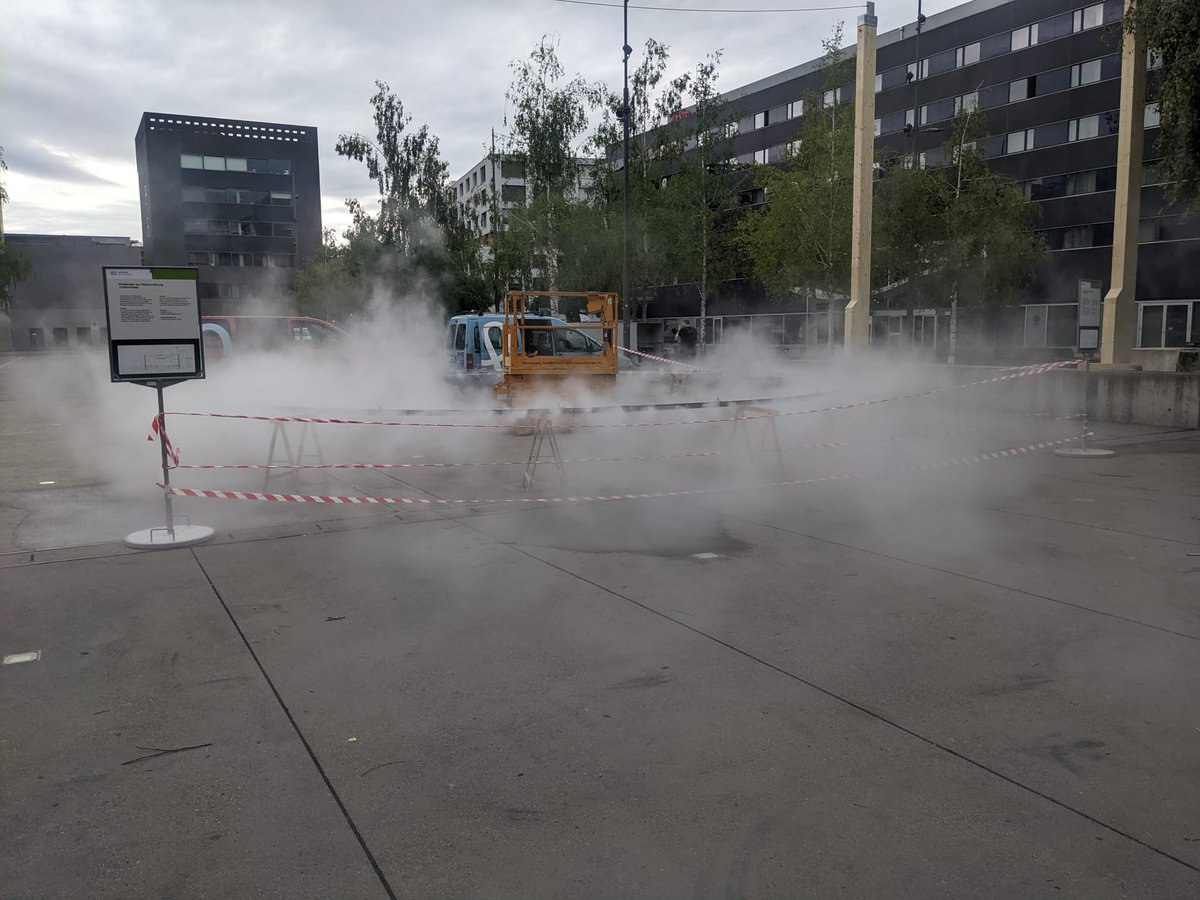 technopark_zh's tweet image. 🌨 Getting ready for the next hot summer day! @stadtzuerich is installing a pilot artificial cloud on #turbinenplatz just in front of @technopark_zh. 
The aim ➡️ colling down the heat through artificially created fog. Let's test it!

#climatechallenge #artificialcloud #cooldown