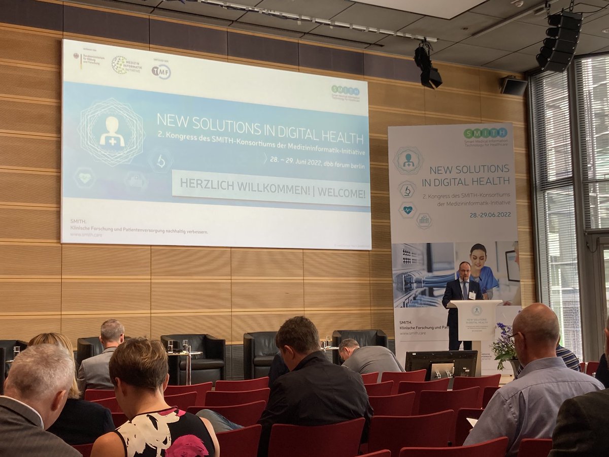 Med_Informatik's tweet photo. Prof. @ScheragAndre eröffnet den SMITH-Kongress #SMITH22 https://t.co/3FAV802KtC