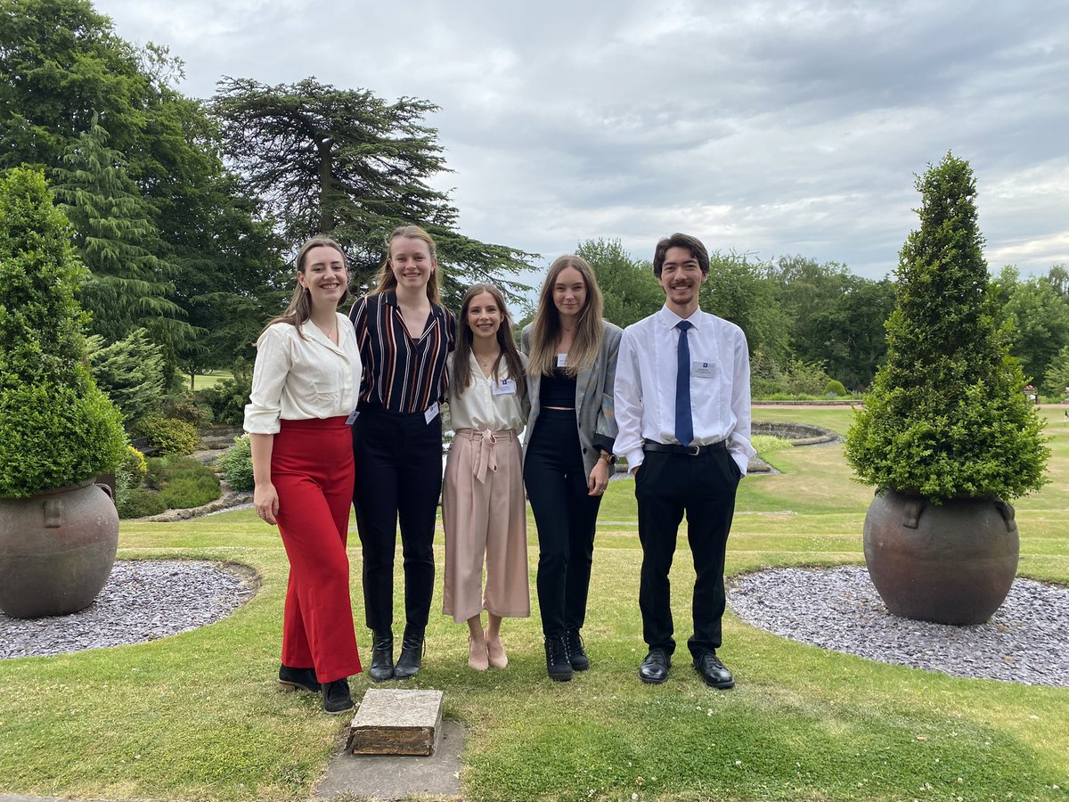 jaimecrossley's tweet photo. A special thanks to this lovely group; I’m not sure I’d have made it through without you, and I’m so proud of you all! 💚 @Izzy_and_toast @AndrewFox525 https://t.co/qoSNJ0D8wr