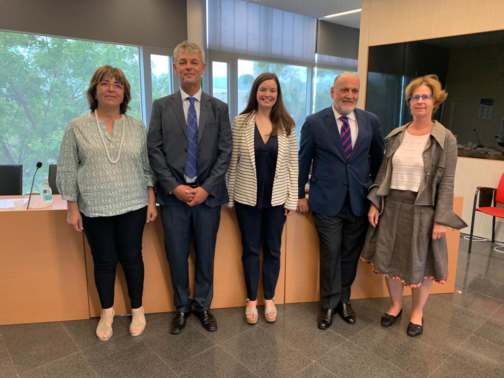 MmarCrespi's tweet photo. Ayer fue mi día más feliz en @DerechoUIB porque pude defender mi tesis doctoral sobre incapacidad temporal y absentismo rodeada de personas a las que quiero y admiro. Gracias a todos los que me han apoyado durante estos cuatro años 👩🏻‍🎓 https://t.co/bWNpKrQpri