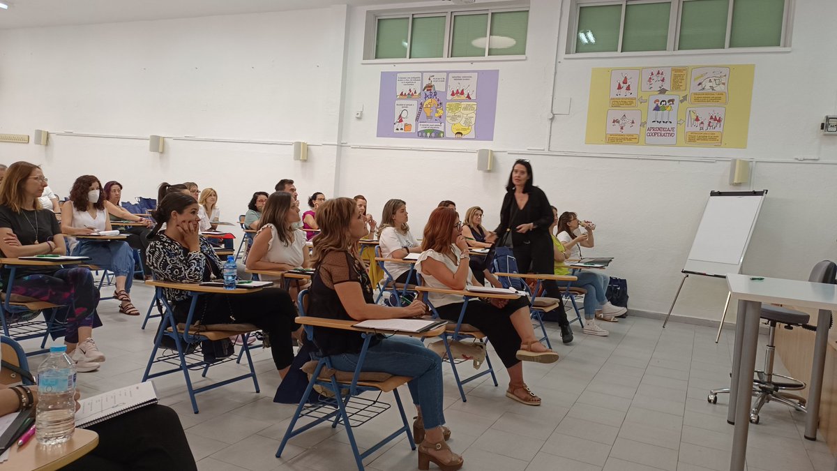 #XXVencuentroinfantil <a href="/CepLinares/">CEP Linares-Andújar</a> <a href="/EducaAnd/">Consejería Desarrollo Educativo y FP</a> <a href="/MorenoMsantos/">Msantos Moreno</a> <a href="/ReketePatri81/">Patricia Huertas</a> Comenzamos el encuentro provincial de educación infantil con un "montón"de profes comprometidos con una escuela mejor, increíble Mar Romera "en la escuela no se juega", cuánta verdad...