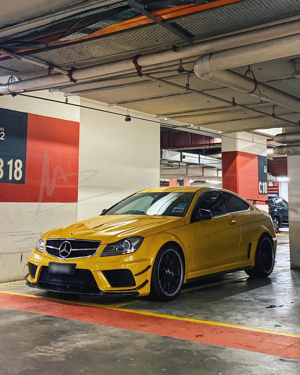 carpxrnpicx's tweet photo. C63 AMG Black Series https://t.co/JdqmhWTC1q