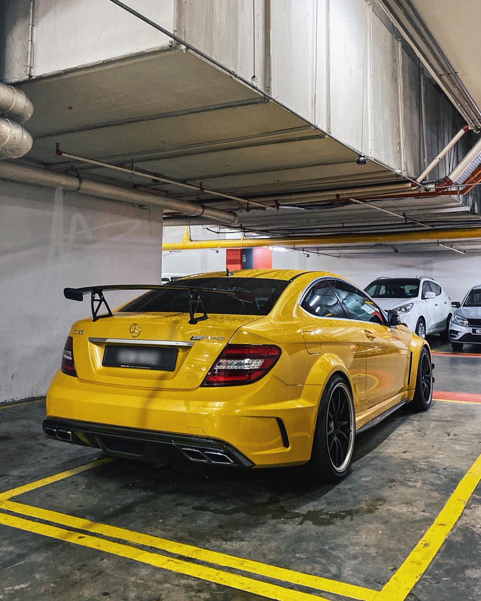 carpxrnpicx's tweet photo. C63 AMG Black Series https://t.co/JdqmhWTC1q