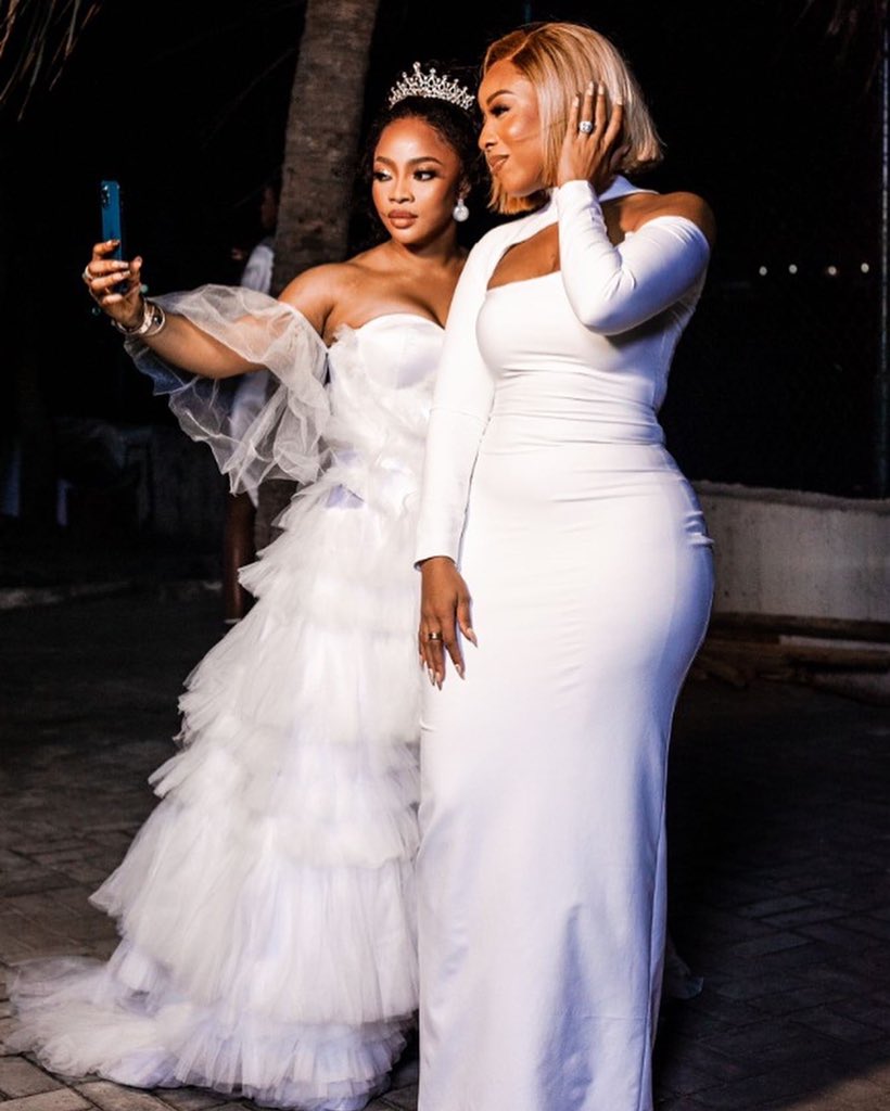 playstudiosafr's tweet photo. Lou Lou and Jemma with the selfies 😍
@naijaonnetflix
#BTS #GlamourGirls #GlamourGirlsNetflix #PlayNetworkStudios #Netflix #PlaySudiosAfr https://t.co/Bc3rM5V0FJ