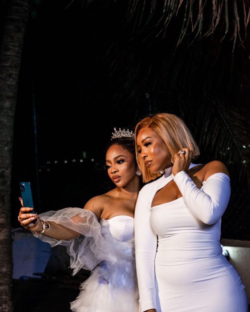 playstudiosafr's tweet photo. Lou Lou and Jemma with the selfies 😍
@naijaonnetflix
#BTS #GlamourGirls #GlamourGirlsNetflix #PlayNetworkStudios #Netflix #PlaySudiosAfr https://t.co/Bc3rM5V0FJ