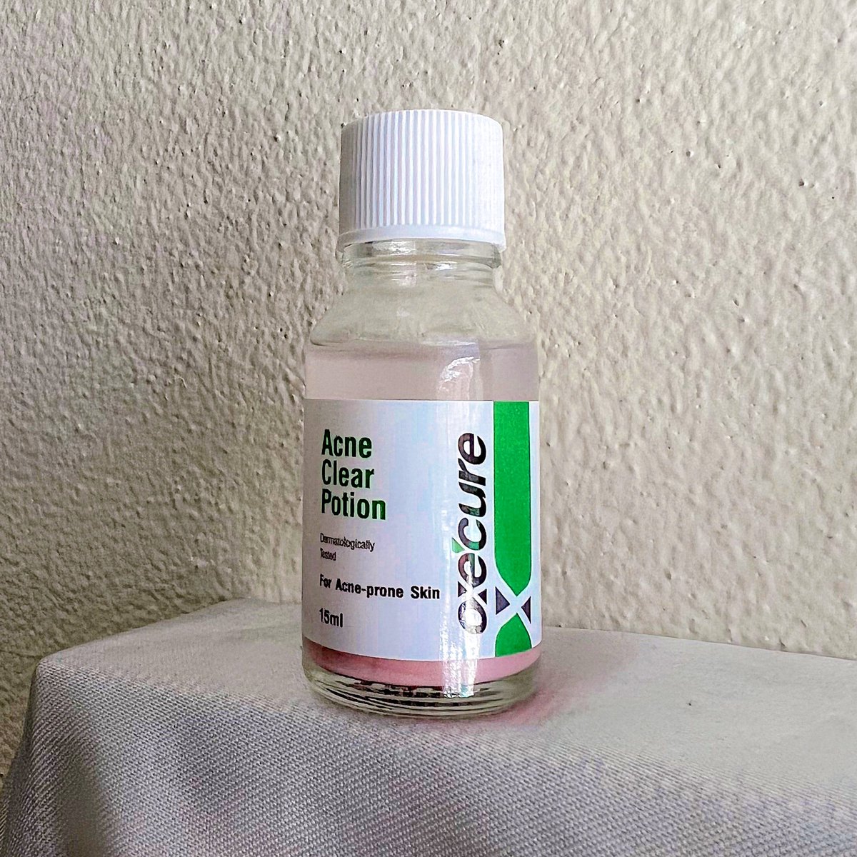 duangreview's tweet photo. เรื่องสิวนี่ขอให้ Oxe’cure ตัวนี้เลย ไม่ว่าจะมีสิวอะไรมาก็แค่แต้มตัวนี้ลงไปทิ้งไว้สักพักหัวสิวก็จะหลุดและแห้งไปเลย แถมพวกรอยดำของสิวก็จางลงด้วยนะ เนื้อคือสีชมพูมีความแอบเย็นตอนแต้มแต่ไม่แสบนะจ๊ะ แนะนำคนเป็นสิวควรมีไว้ สิวยุบภายในข้ามคืน.👏🏻 #ไว้รีวิวห้ามขายของโว้ยย #ใช้ดีบอกต่อ https://t.co/wtfPiHq6Fi
