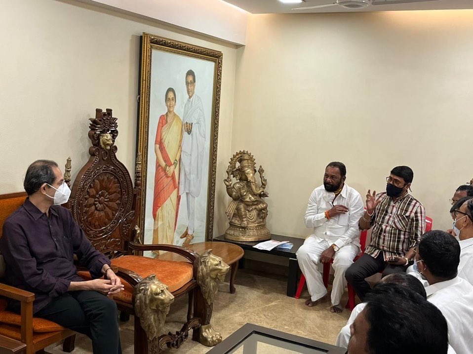 subhashgbhoir's tweet photo. (1/2)….लोकभावनेचा आदर करून नवी मुंबई आंतरराष्ट्रीय विमानतळाला दि.बा.पाटील यांच्या नावाला मा.ना.श्री.मुख्यमंत्री उद्धवजी बाळासाहेब ठाकरे यांनी पाठिंबा दिला…#ShivSena https://t.co/EBQfMAjizJ
