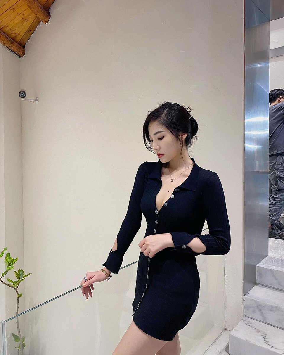 Tidge99's tweet photo. 哥哥射得准吗？给我看看你击靶大不大？
#女王 #长腿  #丝袜 #足交 #情调 #绿奴 #男 https://t.co/oAYklsBytW