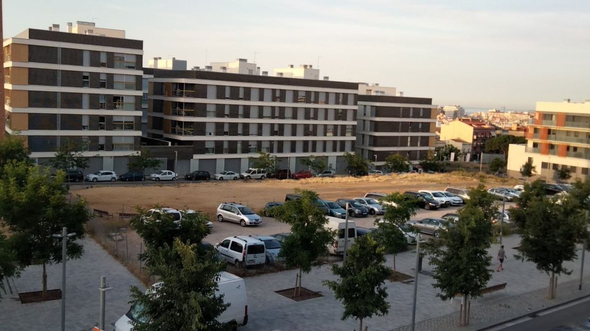 FemPinyaCoro's tweet photo. Val més creure, que anar-ho a veure!
Hem perdut la paciència. Volem un edifici nou, eficient i sostenible. El voliem fa 12 anys i el seguim volent. De fet, aquells infants que hi havien de fer escola ja han marxat a la ESO...
Ja en tenim prou i #VolemEdificiNou! (5/5) https://t.co/qvpE9Yogqs