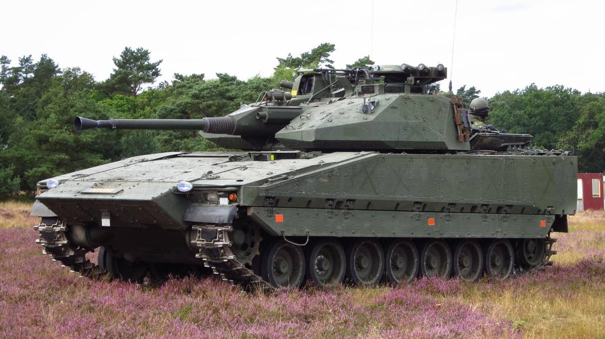 #Slovakia will sign G2G contract on delivery of 152 BAE Hägglunds CV90 MkIV tracked #IFVs from #Sweden in effort to build heavy mechanized brigade, reinforce its #defence and support local industry. 🇸🇰🤝🇸🇪 thanks Peter Hultqvist for excellent cooperation! 📷 illustration